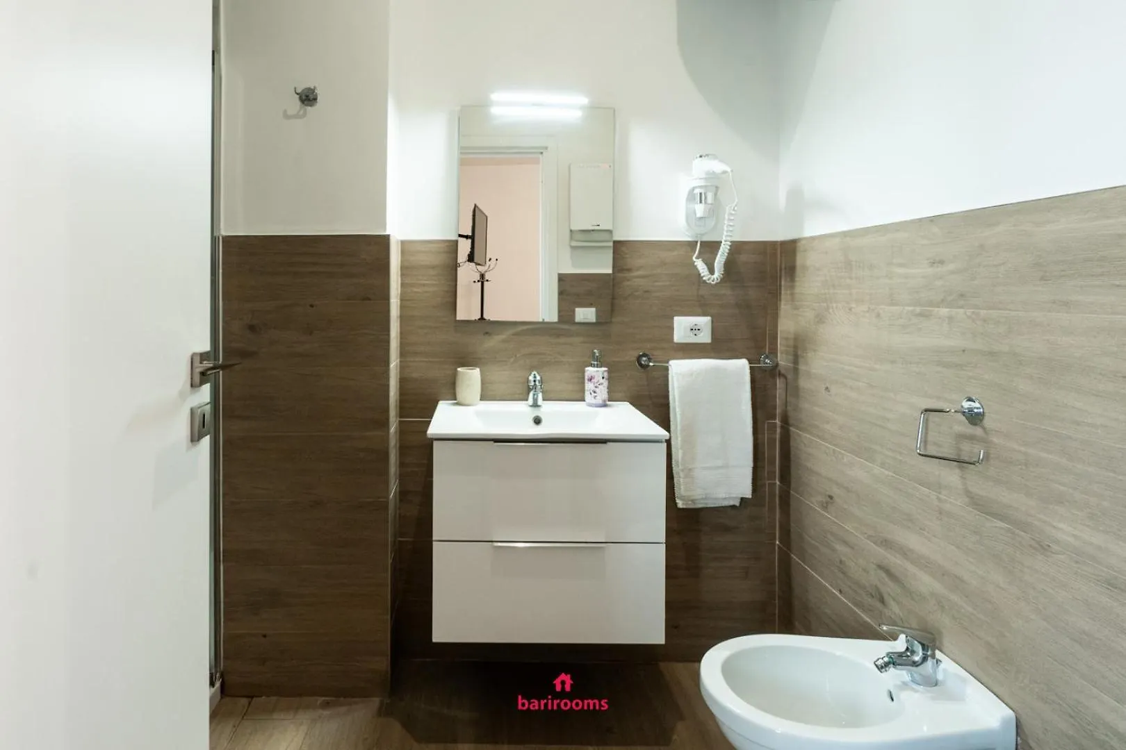 Barirooms - Melo Suites